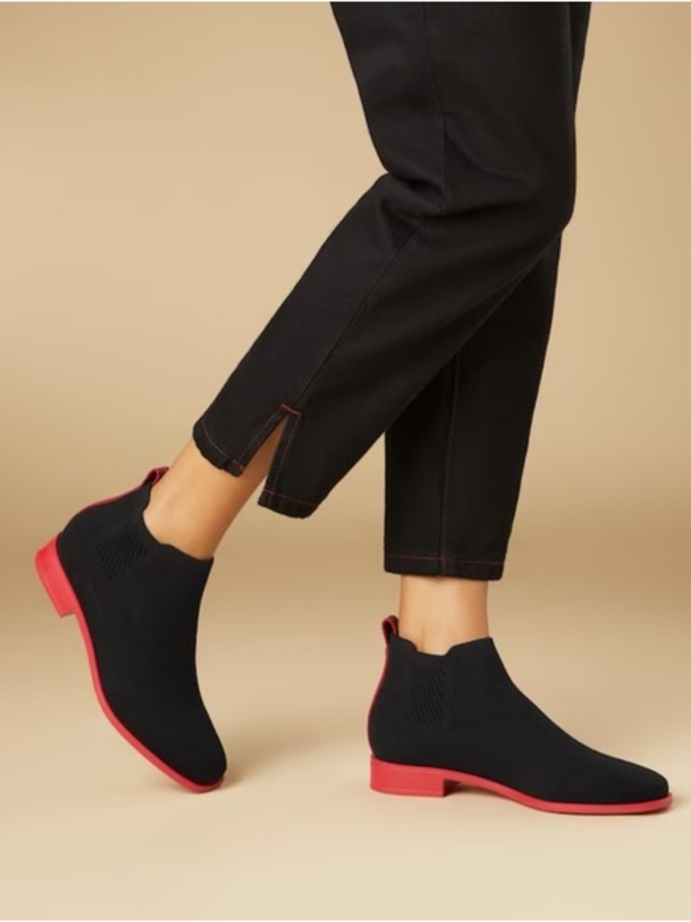 NIB/NWT Women’s Vivian Ryan Slip-on Square Toe Waterproof in black/ruby 8.5